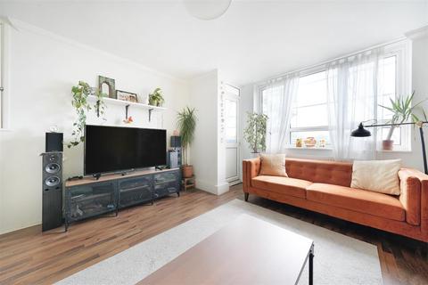 3 bedroom flat for sale, Cazenove Road, London