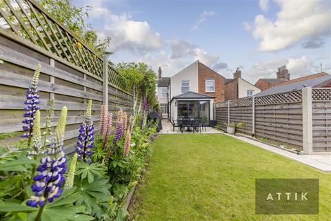 3 bedroom semi-detached house for sale, Fredericks road, Beccles