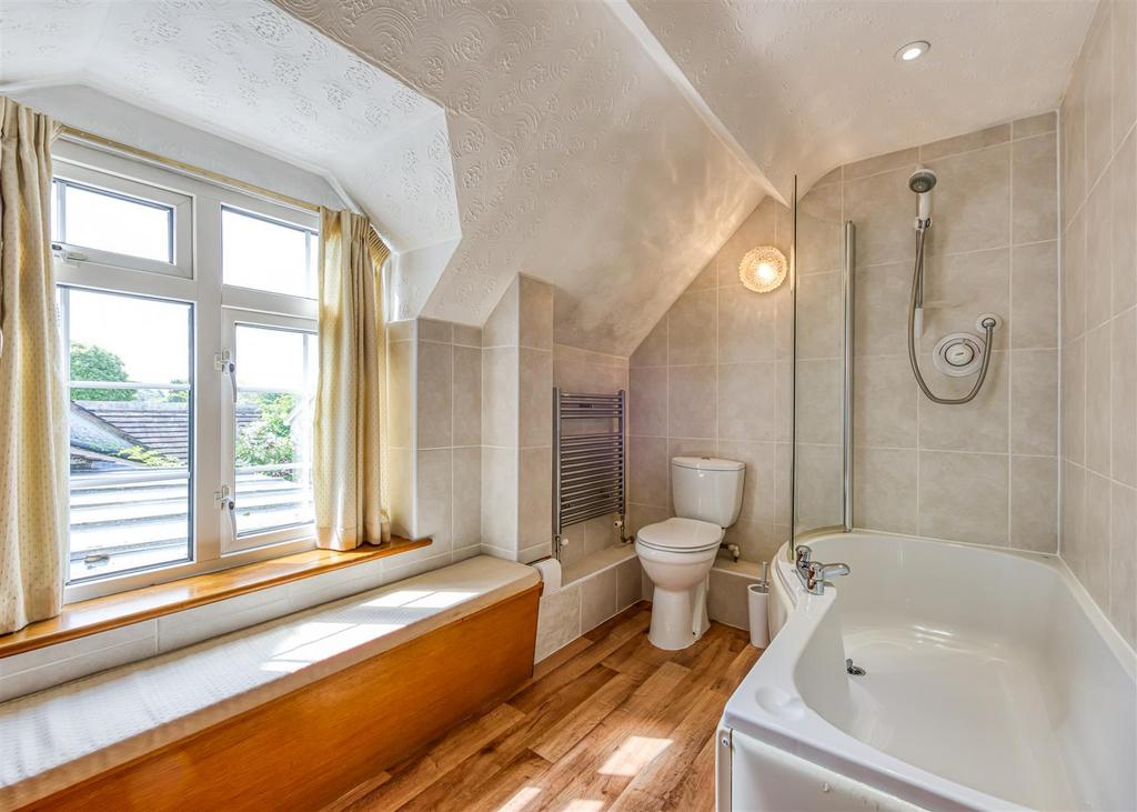 Rose Cottage-bathroom2b.jpg