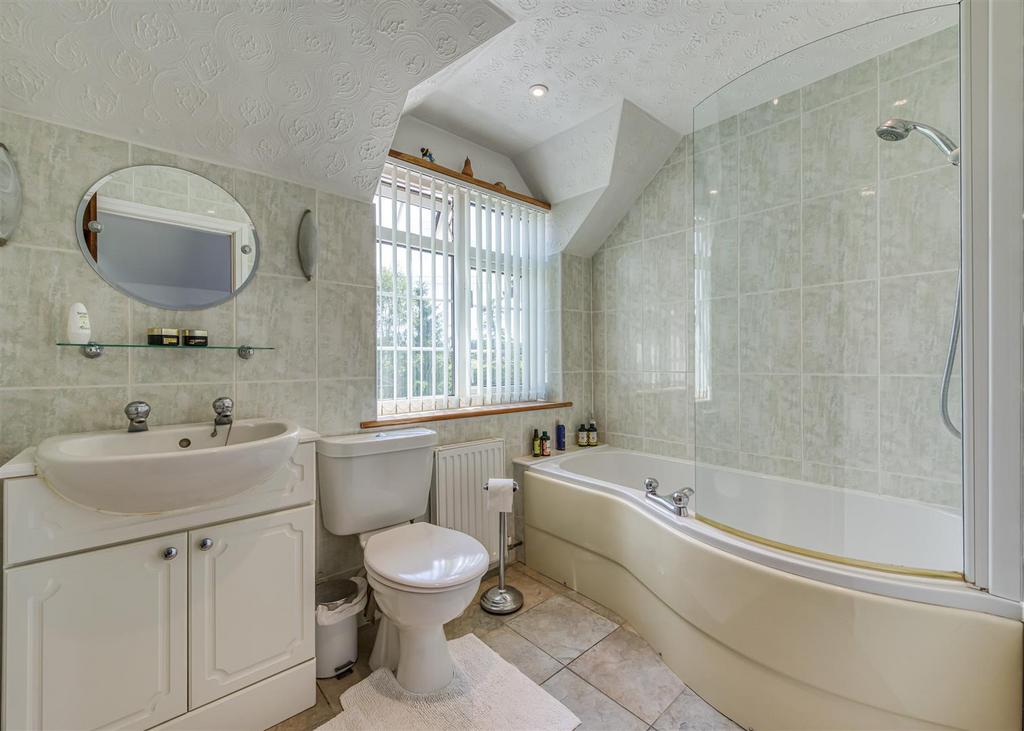 Rose Cottage-bathroom1.jpg