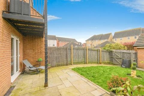 4 bedroom semi-detached house for sale, Henry Grove, Pudsey , LS28 7FD