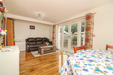 3 bedroom semi-detached house for sale, Wellington Close, Chelmsford