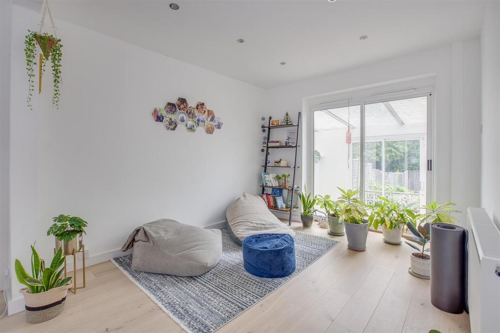 89 Bookerhill Avenue, HP12 4 EY NEW-3.jpg