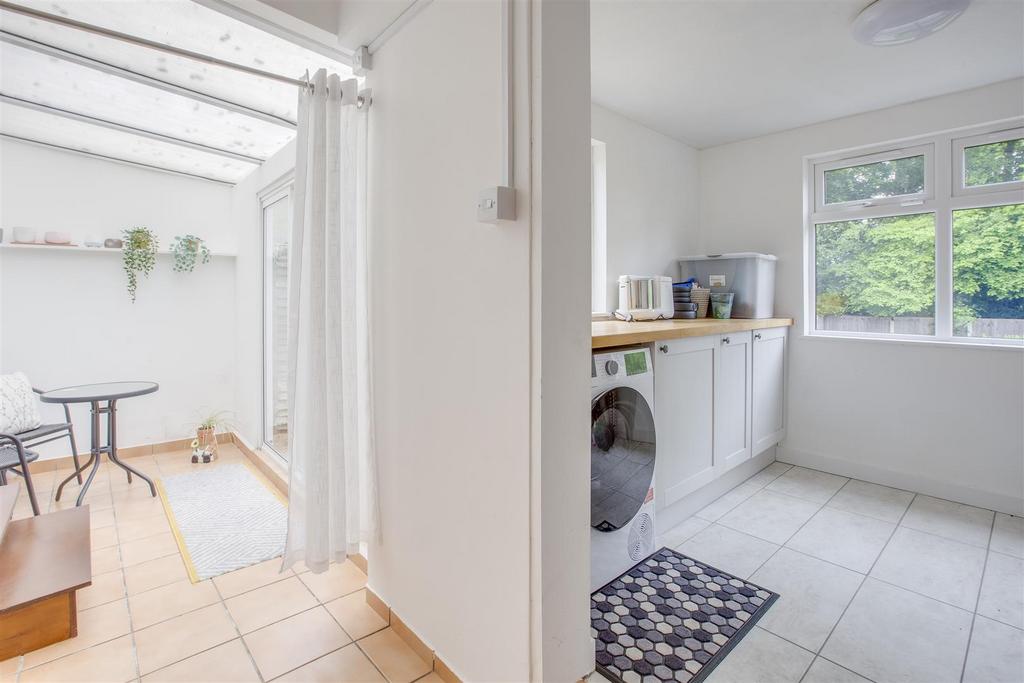 89 Bookerhill Avenue, HP12 4 EY-8.jpg