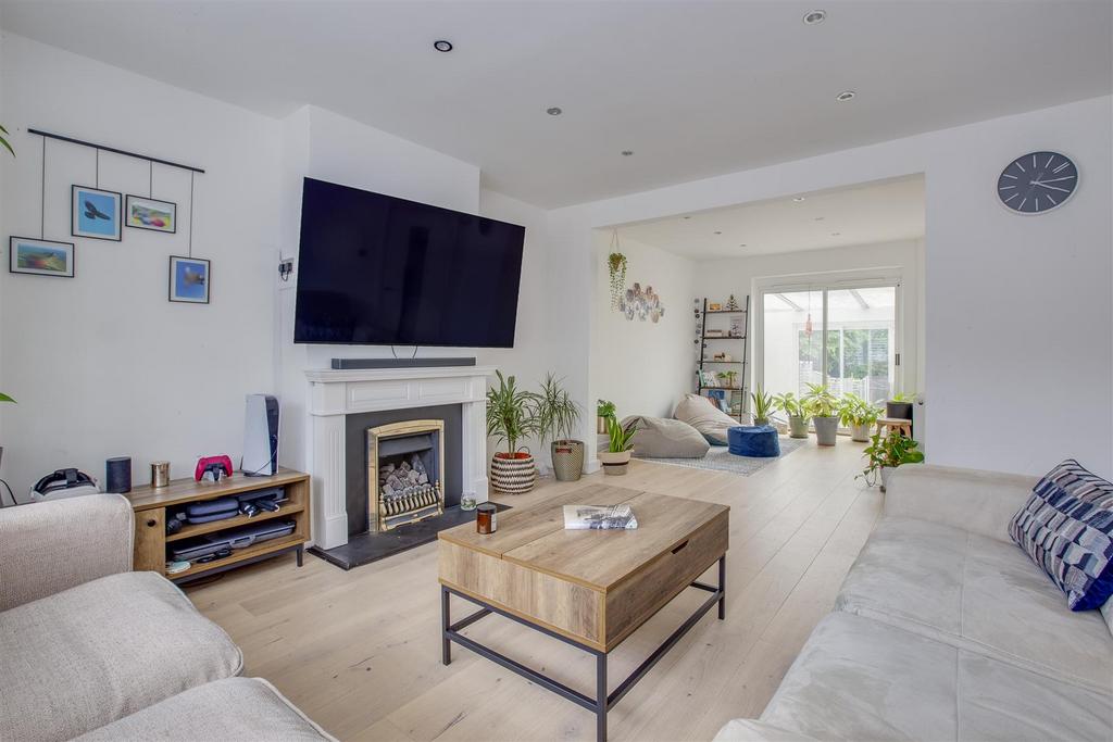 89 Bookerhill Avenue, HP12 4 EY NEW-2.jpg