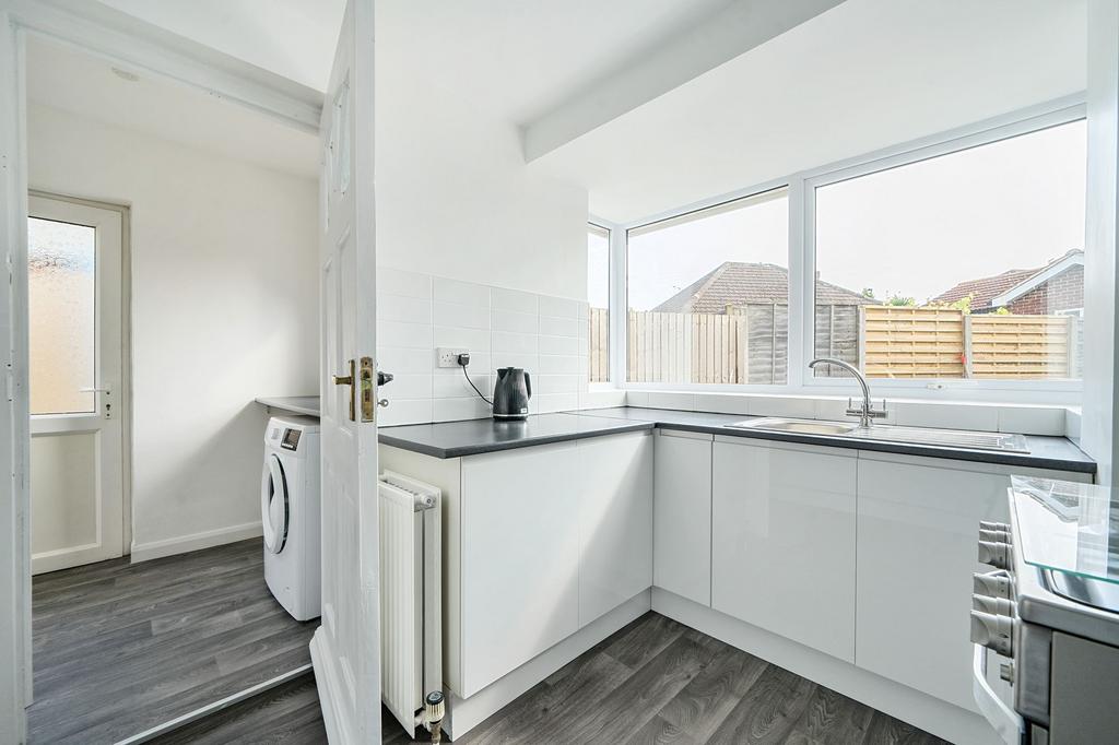 Hill Top Avenue, Harrogate, HG1 2 bed semidetached house for sale £