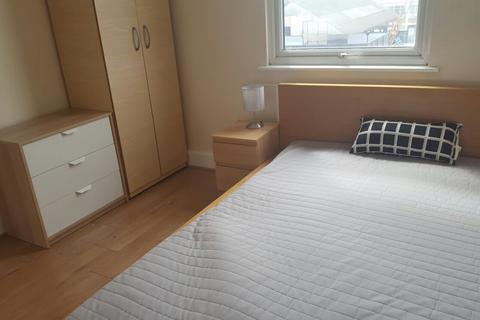 3 bedroom apartment to rent, Ilderton Road, London, SE15