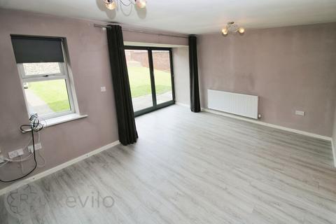 3 bedroom townhouse to rent, Newhey Road, Newhey, OL16