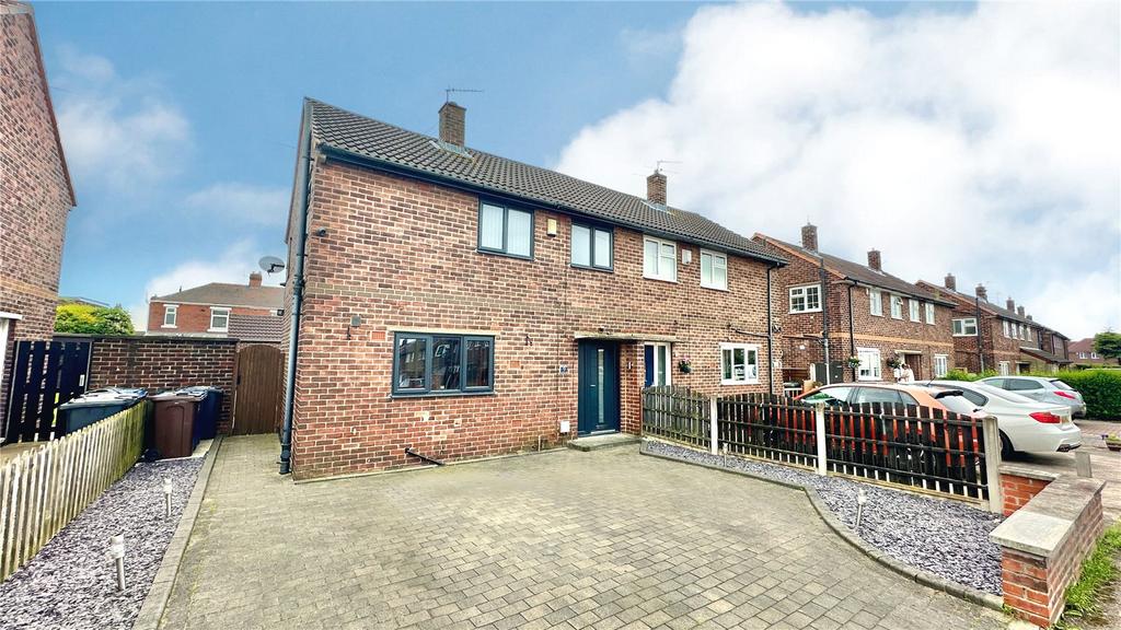 Westfields, Royston, Barnsley, South... 3 bed semidetached house for