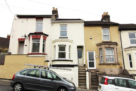 2 bedroom terraced house to rent, Victoria Road, Chatham, Kent, ME4