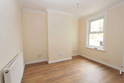 2 bedroom terraced house to rent, Victoria Road, Chatham, Kent, ME4