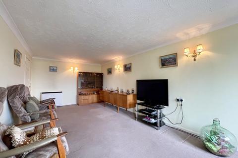 2 bedroom apartment for sale, Station Road, Thorpe Bay, Essex, SS1