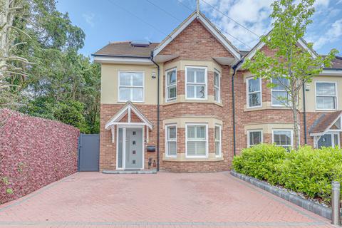4 bedroom semi-detached house for sale, Burnham Road, Leigh-on-sea, SS9