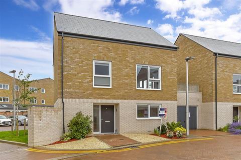 2 bedroom link detached house for sale, Spritsail Way, Rochester, Kent