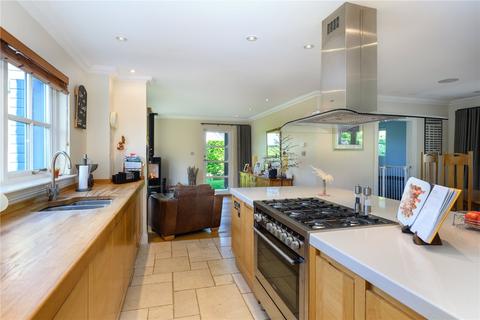 3 Martin Gardens, Muthill, Crieff, PH5 2DG