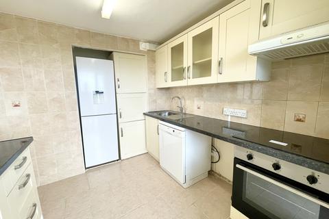 2 bedroom flat to rent, Beaconsfield Road, Enfield EN3
