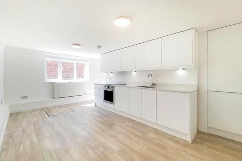 Studio to rent, Finchley Road, London NW11