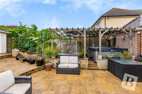 15 Common Road, Ingrave, Brentwood, CM13 3QL