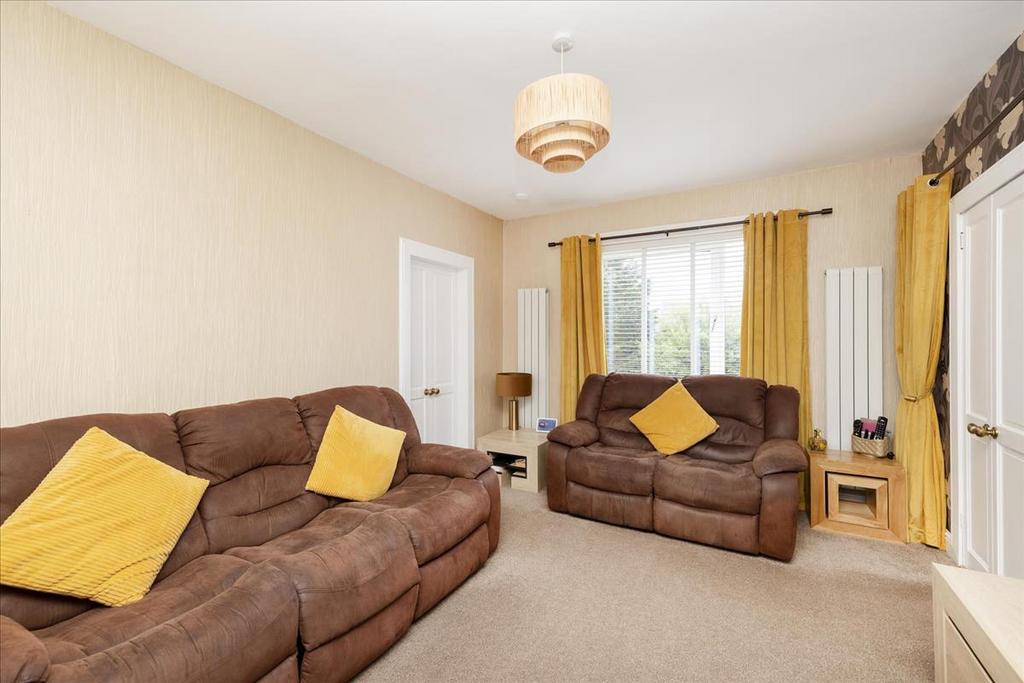 178 Oxgangs Road North, Edinburgh, EH13 3 bed flat for sale £215,000