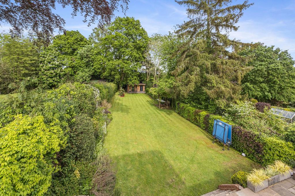 Lucastes Avenue, Haywards Heath, RH16 5 bed detached house for sale £