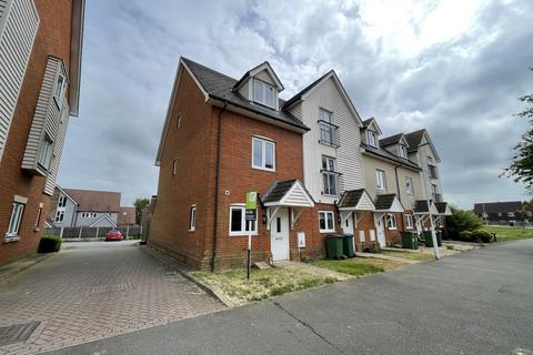 4 bedroom end of terrace house to rent, Page Road, Hawkinge, Folkestone, Kent, CT18
