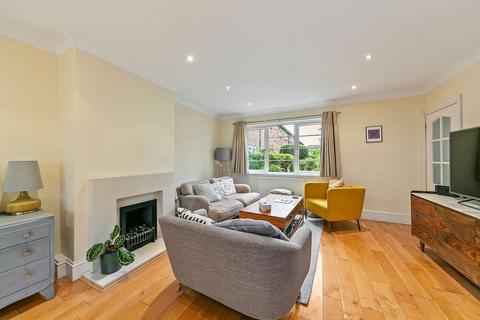 70 Buckingham Road, Richmond, TW10 7EQ