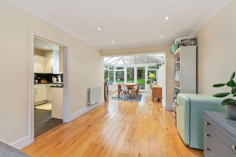 70 Buckingham Road, Richmond, TW10 7EQ