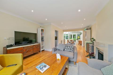 70 Buckingham Road, Richmond, TW10 7EQ