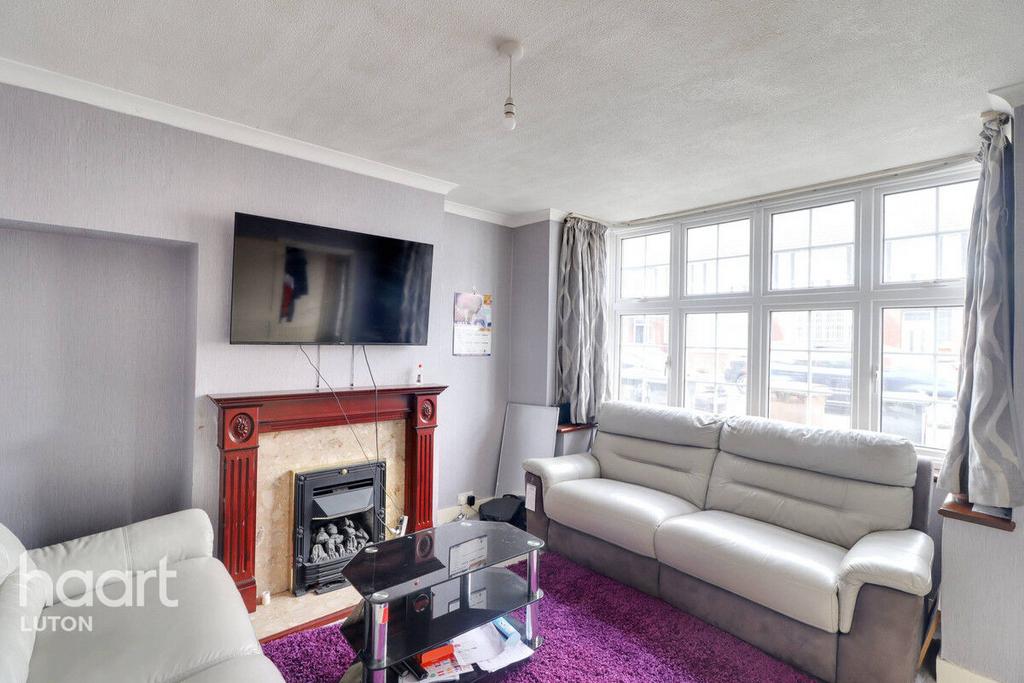 Connaught Road, Luton 2 bed terraced house for sale £250,000