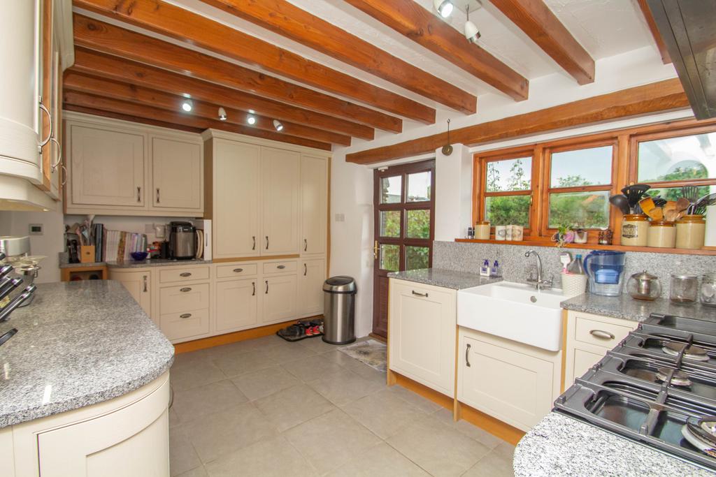 Modern Fitted Kitchen