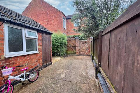 3 bedroom terraced house for sale, Bowling Green Road, Kettering, NN15