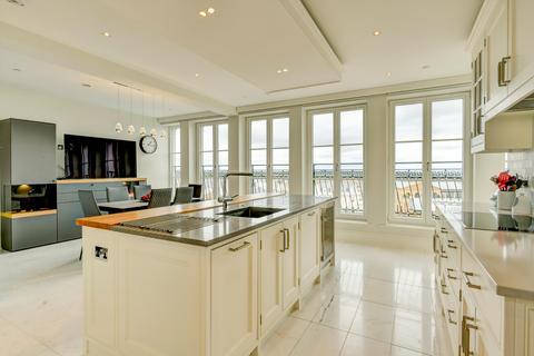 3 bedroom penthouse for sale, Pavilion Green, Poundbury, Dorchester, DT1.