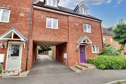 4 bedroom link detached house for sale, Thorneydene Gardens, Grantham