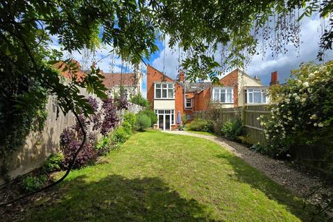 4 bedroom end of terrace house for sale, Clarence Avenue, Kingsthorpe, Northampton NN2 6NX