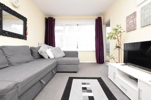 1 bedroom maisonette to rent, Collier Row, Romford RM5