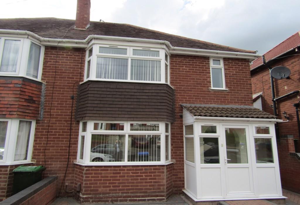 Great Barr, Birmingham B43 3 bed semidetached house to rent £1,200