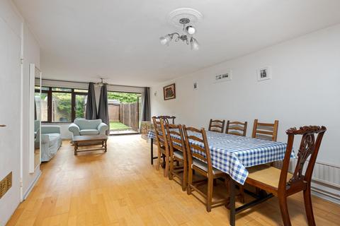 2 bedroom terraced house for sale, Beverley Close, London SW11