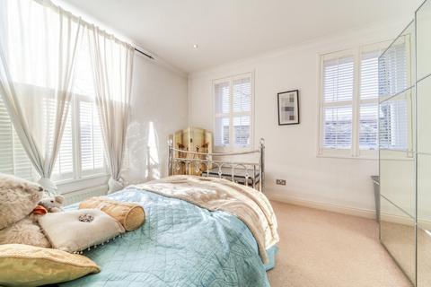2 bedroom flat for sale, Streatham High Road, London, SW16