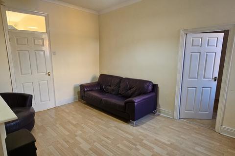 2 bedroom ground floor flat to rent, Windsor Avenue, Gateshead NE8