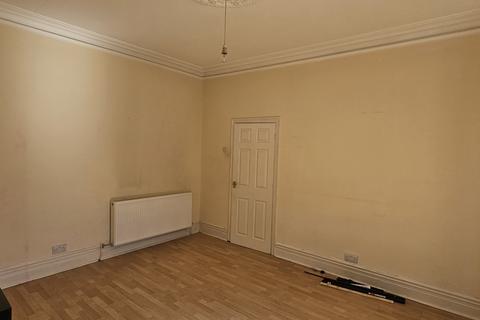 2 bedroom ground floor flat to rent, Windsor Avenue, Gateshead NE8