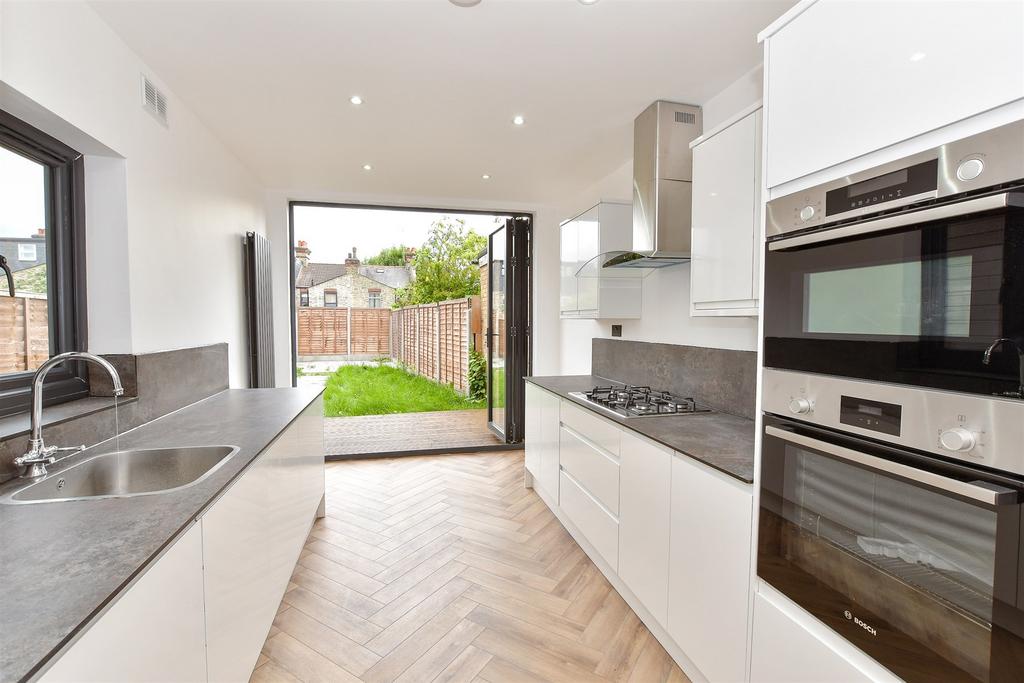 Kitchen/ Dining Room