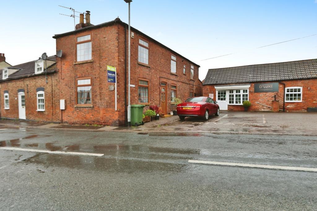 Main Road, Sproatley, Hull, HU11 4PA 3 bed semidetached house for sale