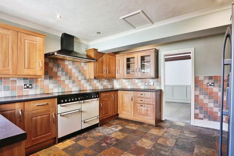 3 bedroom semi-detached house for sale, Main Road, Sproatley, Hull, HU11 4PA