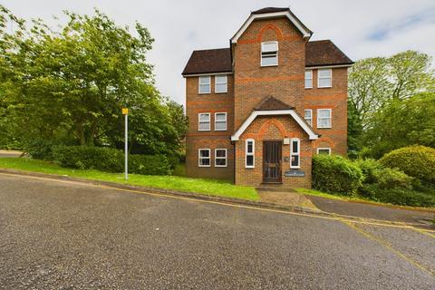 2 bedroom flat to rent, Sandringham Court, Malmers Well Road, High Wycombe, HP13 6NB