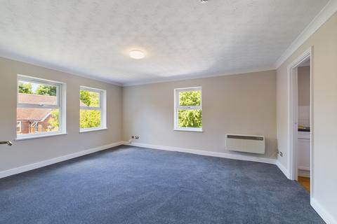 2 bedroom flat to rent, Sandringham Court, Malmers Well Road, High Wycombe, HP13 6NB