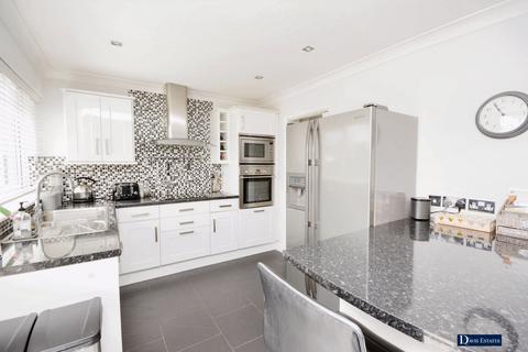 3 bedroom semi-detached house for sale, Wingletye Lane, Hornchurch, RM11