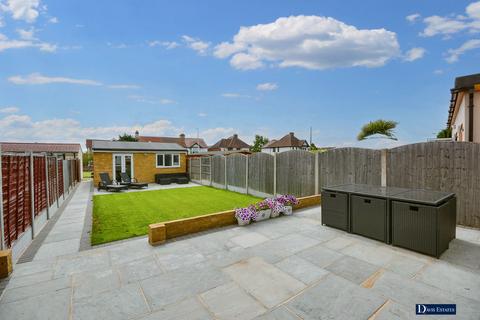 3 bedroom semi-detached house for sale, Wingletye Lane, Hornchurch, RM11