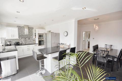 3 bedroom semi-detached house for sale, Wingletye Lane, Hornchurch, RM11