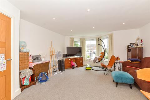 2 bedroom ground floor flat for sale, St. Agnes Place, Chichester, West Sussex