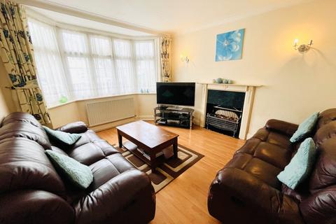 5 bedroom detached house for sale, Shaftesbury Avenue,  Southall, UB2